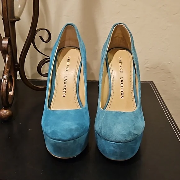 New Aqua Platform Pumps, Size 5.5 by CHINESE LAUNDRY - Picture 1 of 4